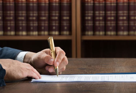 شناخت ویژگی ‌های یک وکیل پردیس حرفه ‌ای و متخصص